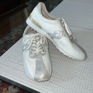 Easy Spirit Collection leather sneakers size10